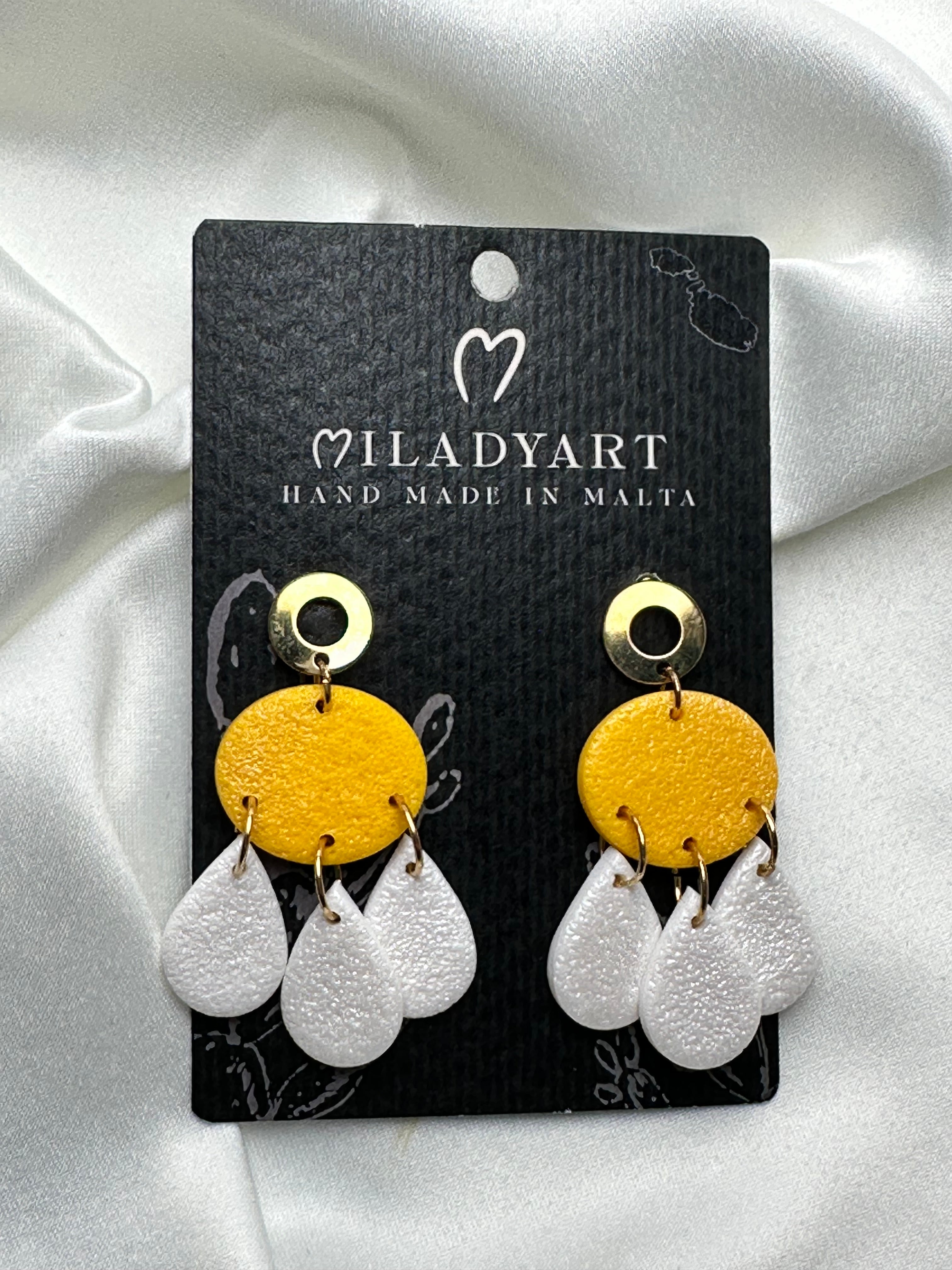 Earrings Pendent Daisy Flower With White Petals