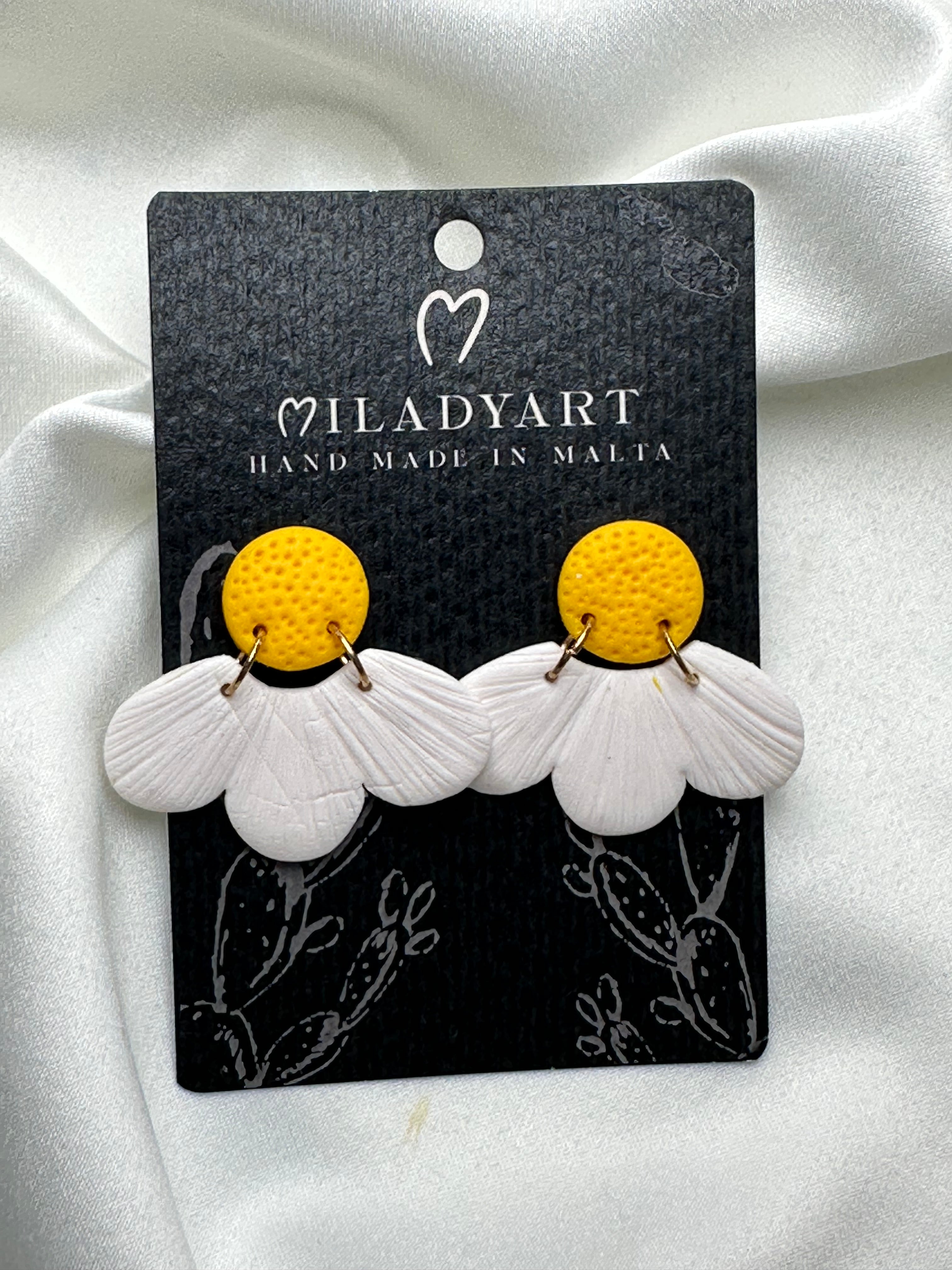 Earrings Pendent Daisy Flower White Petals