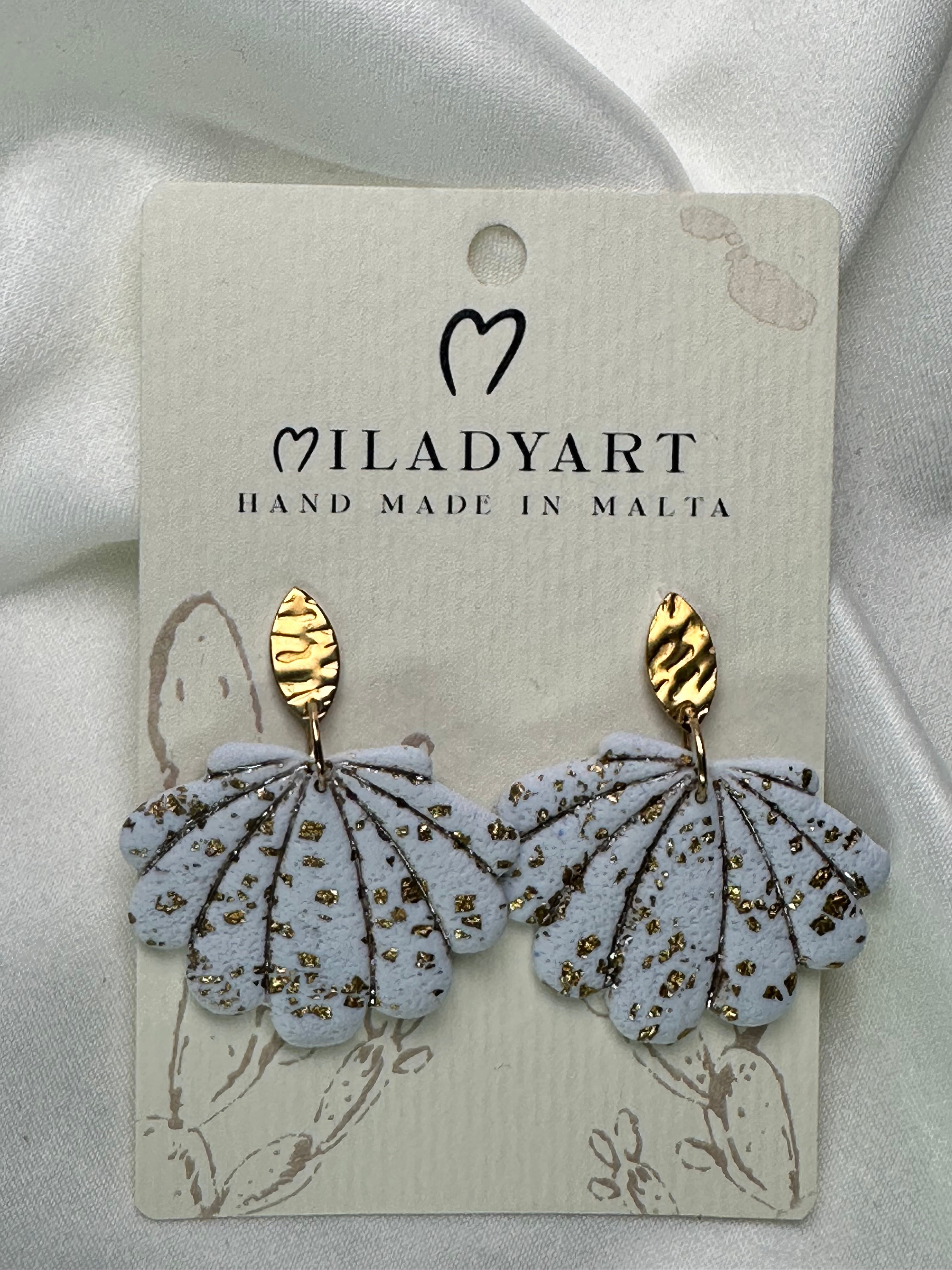 Earrings Pendent Big Shells Mixed Gold White